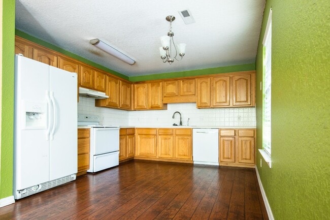 Building Photo - Great House in Perfect Location