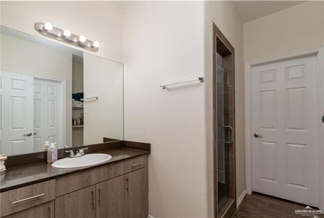 Building Photo - 10 N Hester St