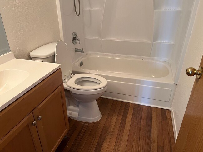 Building Photo - Best kept Fourplex- Mature Landscaping