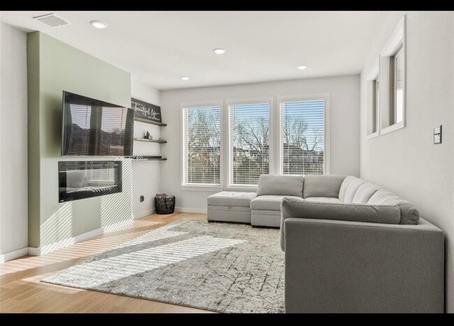 Building Photo - 3907 Turpin Dr