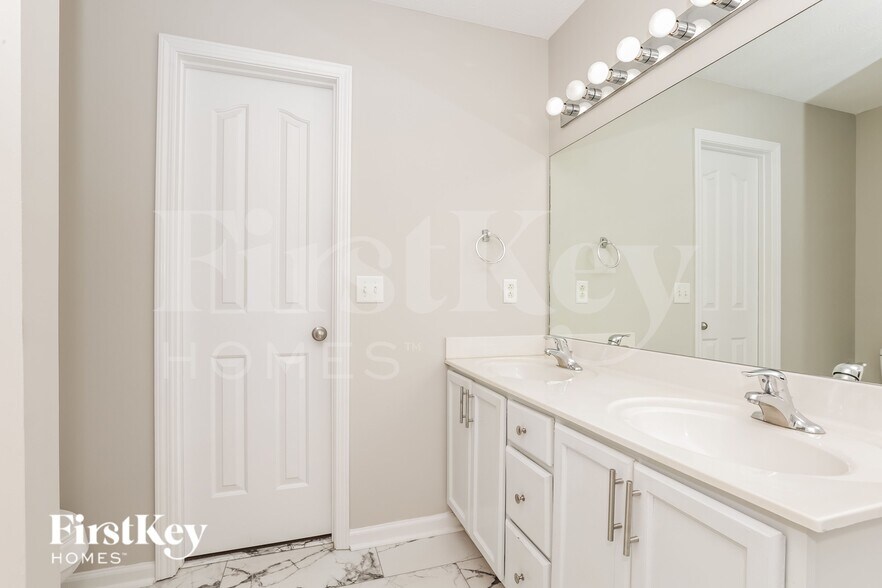 Building Photo - 869 Maricopa Dr