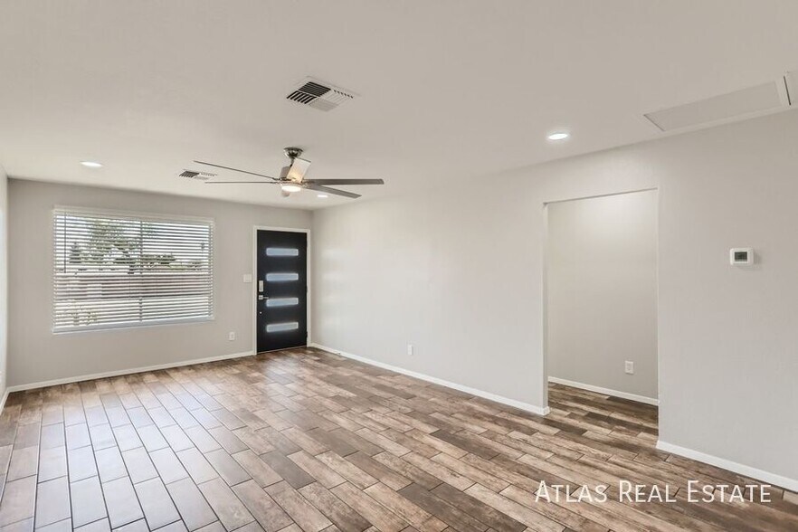 Building Photo - 10817 N 46th Ave