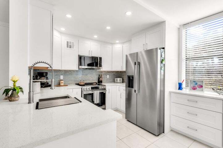 Building Photo - 600 Egret Cir