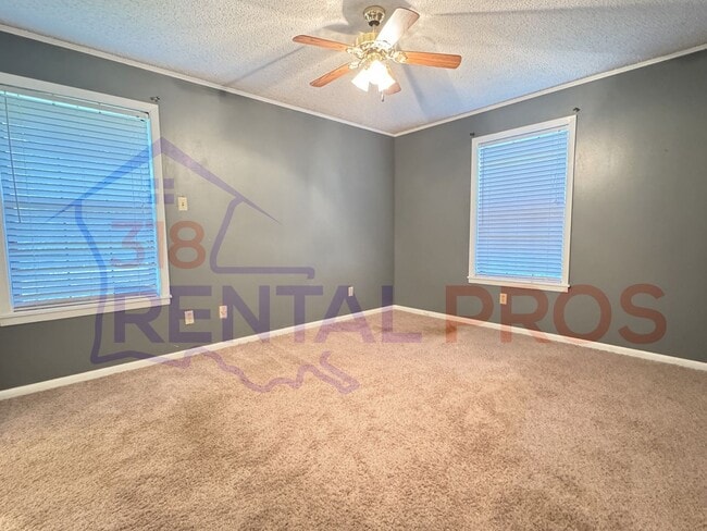 Building Photo - Beautiful Home with Large Backyard