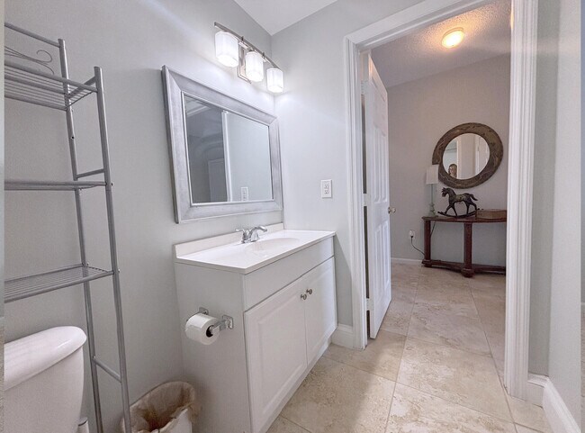 Building Photo - 2080 Greenview Shores Blvd