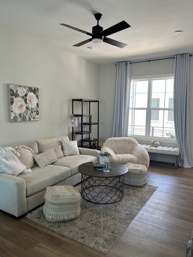 ACTUAL UNIT! - 192 Chestnut Cir