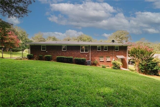 Building Photo - 840 Howard Ct SW