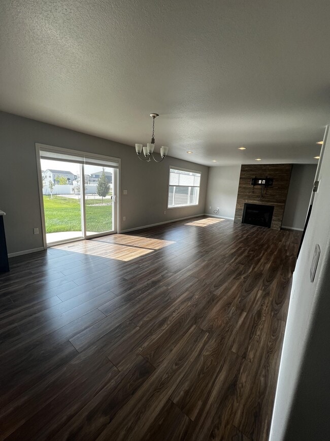 Building Photo - 837 Albert Dr W