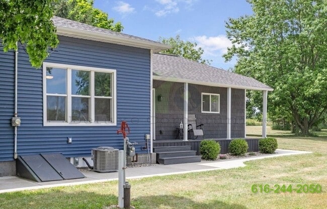 Building Photo - Zeeland Gem! Gorgeous 2 Bed/2 Bath Single-...