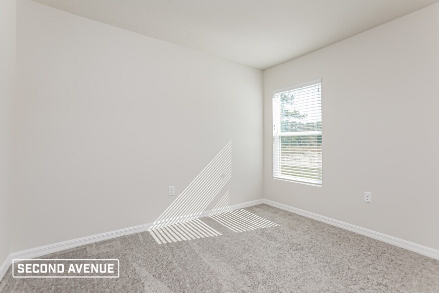 Building Photo - 9470 N Paradisea Dr