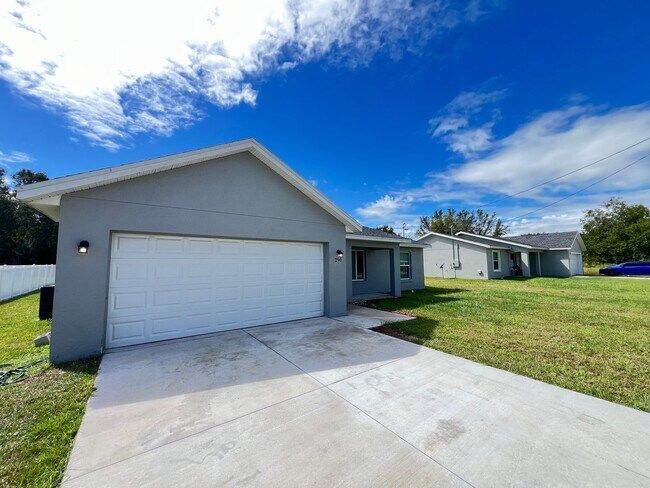 Building Photo - Beautifl Bedroom / 2 Bath Home in Ocklawaha!