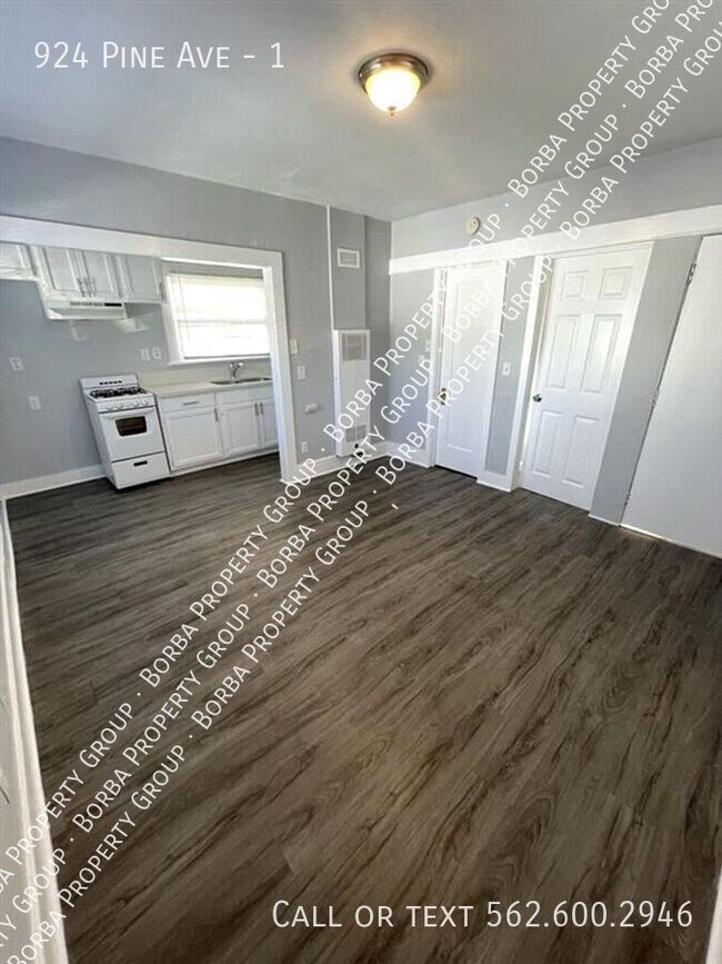 Primary Photo - 924 Pine Ave