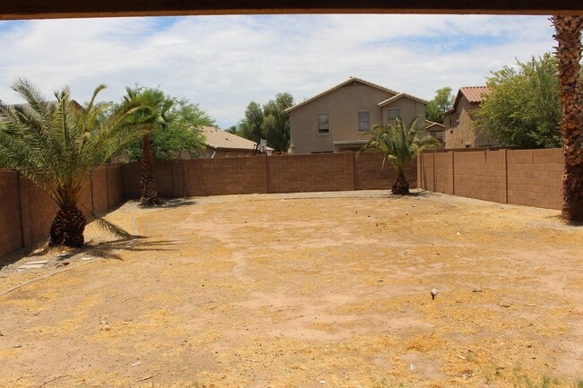 Building Photo - 3 bedroom with loft in Cheatham farms