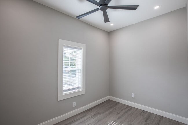 Building Photo - Renovated Bungalow in Riverside