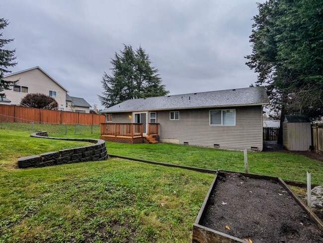 Building Photo - **Move-In Special** Beautiful 3 bed, 2.5 bath Rambler w/ New Carpet Throughout!