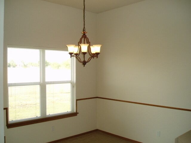 Building Photo - 3 Bed + Office - Private Master Suite - Mo...
