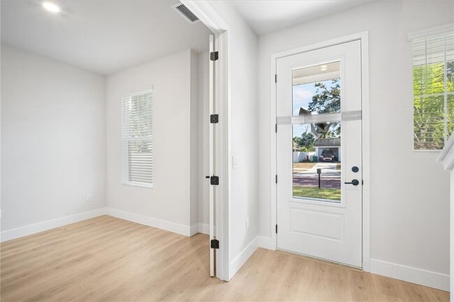 Building Photo - 406 N Westland Ave