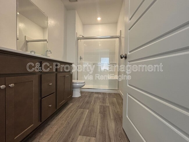 Building Photo - 1024 Deerhorn Dr W