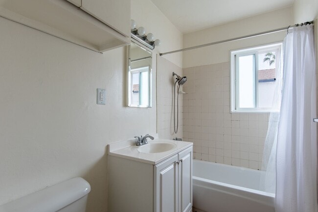 Building Photo - 4513-4519 Wilson Avenue