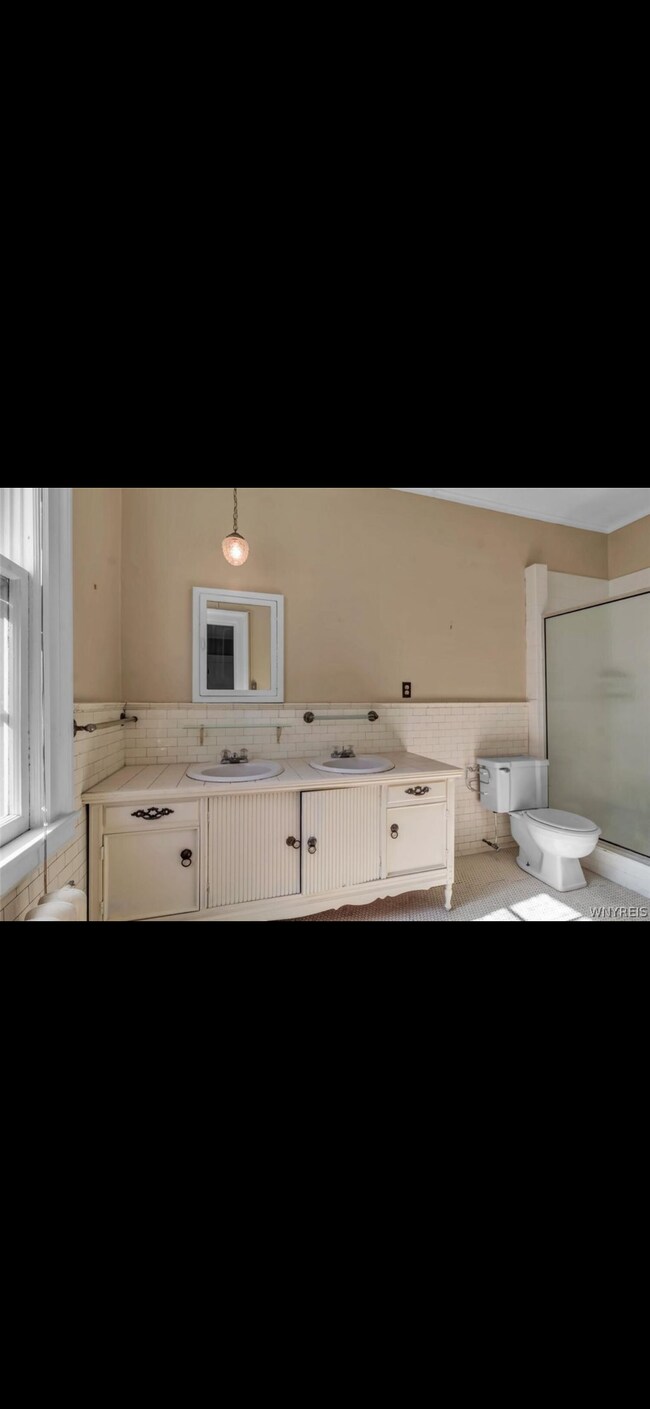 Building Photo - 444 Linwood Ave