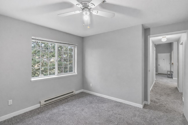 Building Photo - 2-Bedroom Condo with Vaulted Ceilings and Community Amenities in Everett