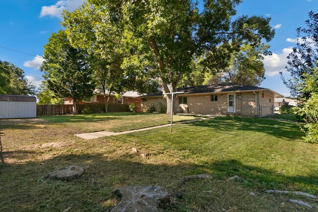 Building Photo - 1726 Cameo