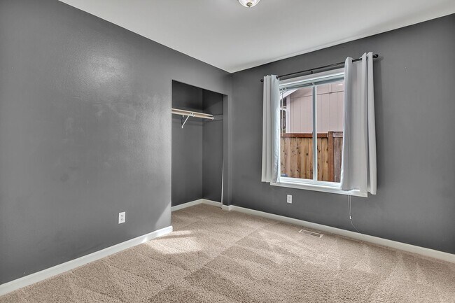 Building Photo - Amazing Floor Plan in Desirable Spanaway Neighborhood!