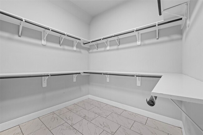 Building Photo - 8938 Intervale St