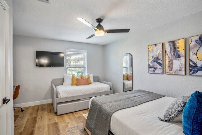 Building Photo - 3814 Seabrook St