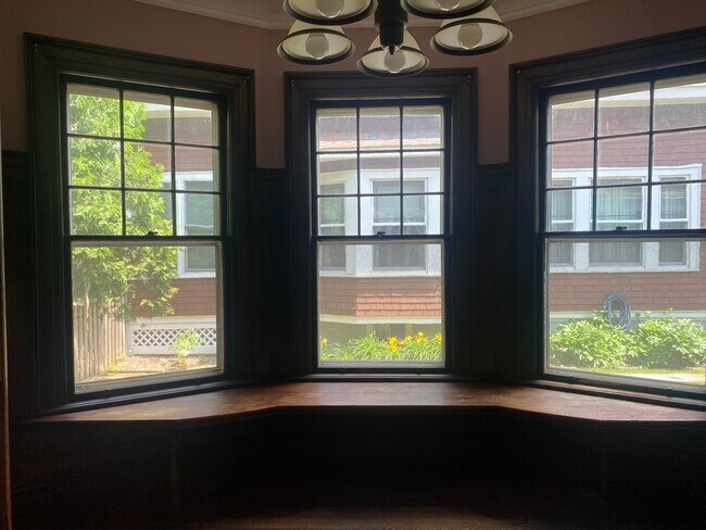 Building Photo - 104 Manning Blvd