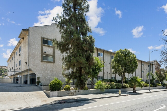 Building Photo - Villa Glenoaks Apartments