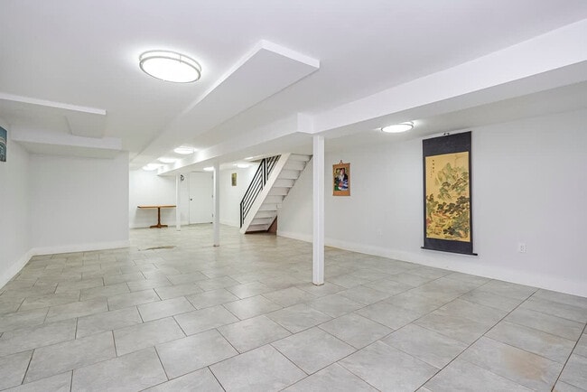 Building Photo - 479 Putnam Ave