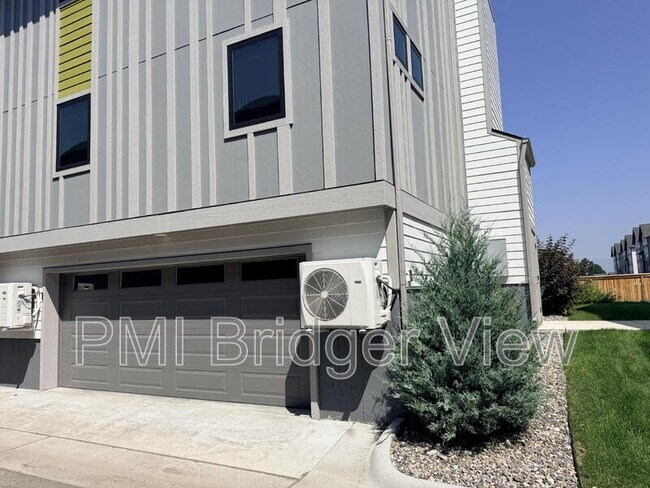 Building Photo - 315 W Peach St