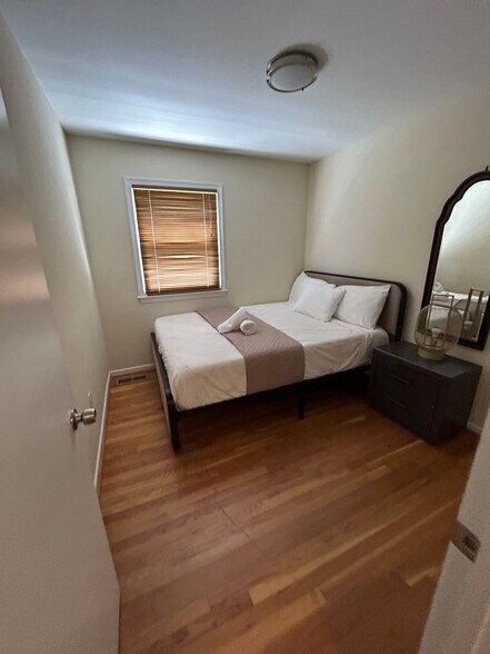 Building Photo - 1936 Hull Rd