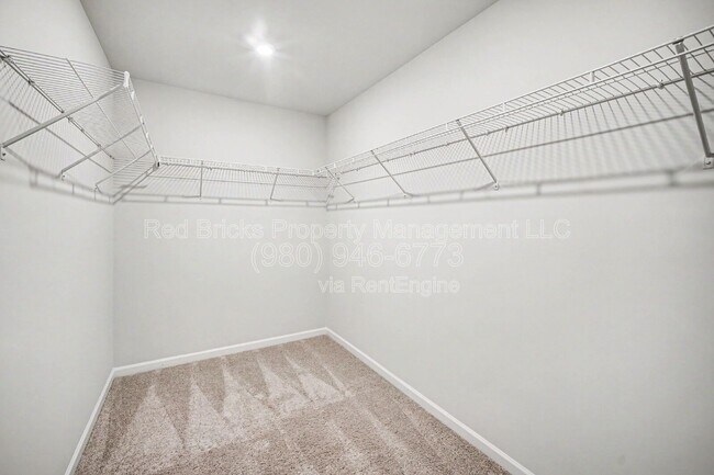 Building Photo - 2034 Blue Sky Mdws Dr