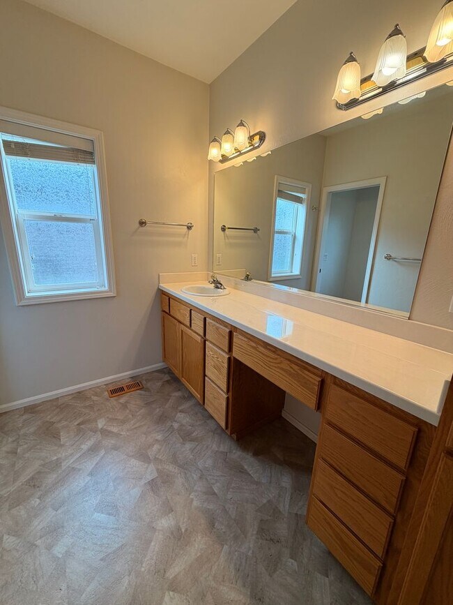 Building Photo - 3- Bedroom home in Hayden Bridge