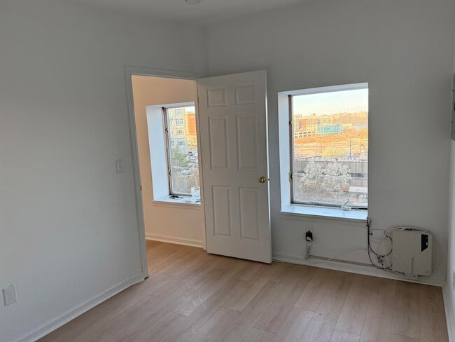 Building Photo - 9007 Riverside Pl