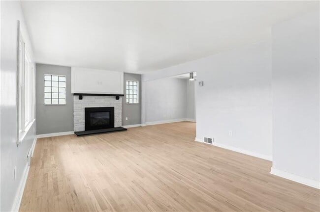 Building Photo - 4030 Circle Dr