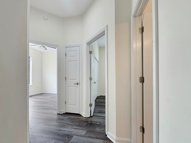 Building Photo - 4333 Oakwood Cir