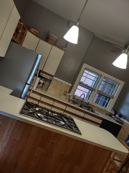 shared kitchen - 363 Laurel St