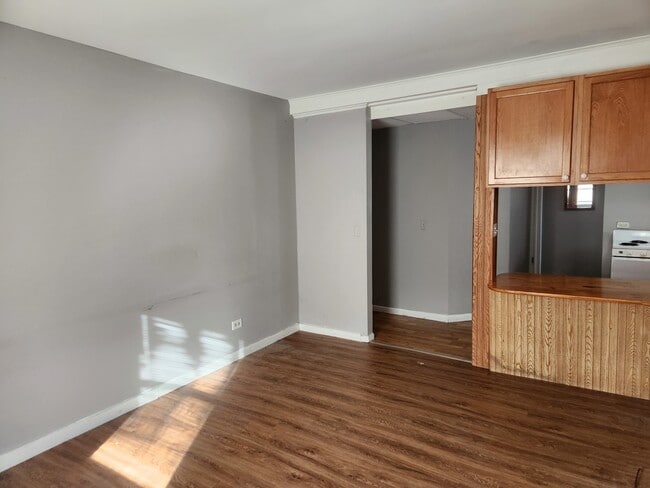 Building Photo - 106 W Comanche Ave