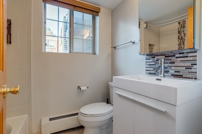 Building Photo - 50 N Clarkson St