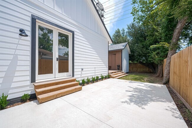 Building Photo - 2714 Hardy St