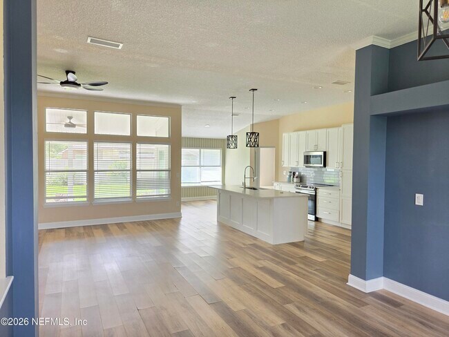 Building Photo - 2071 Thornhill Drive