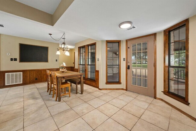 Building Photo - 1700 Co Rd 130