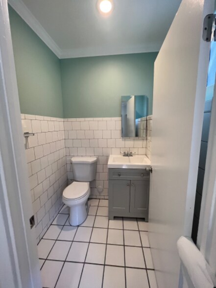 Building Photo - 1072 Laguna Ave
