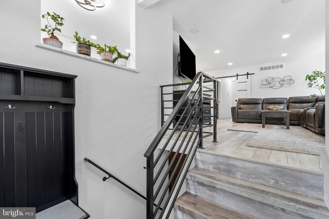 Primary Photo - 838 Hendrix St