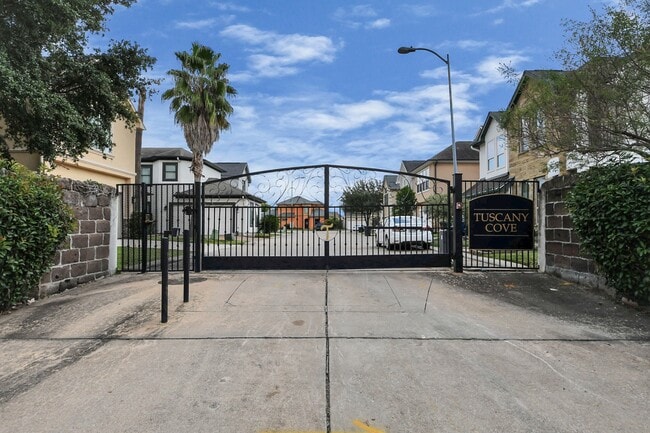 Building Photo - 1493 Silverado Dr