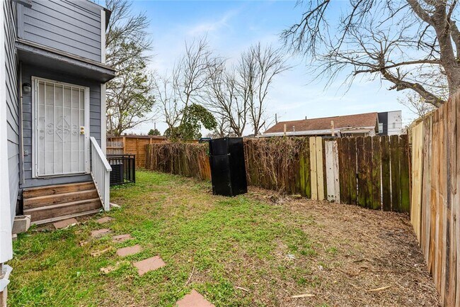 Building Photo - 3722 Seabrook St