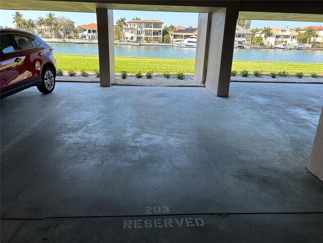 Building Photo - 6260 Kipps Colony Ct S